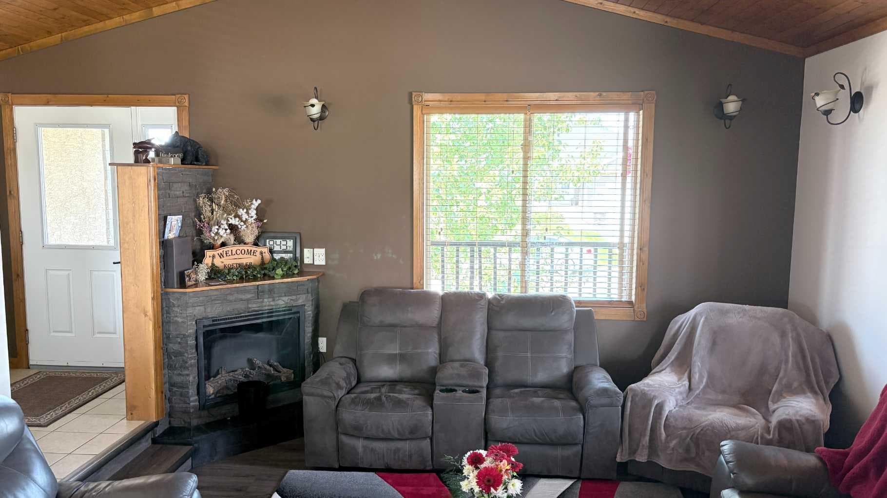 253 Westview Crescent — photo 3