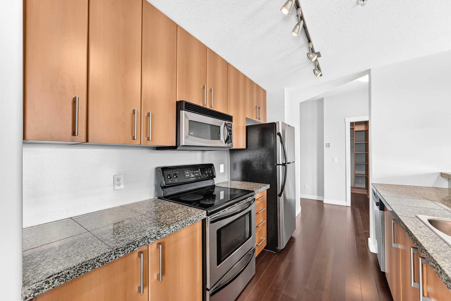 402, 1010 Centre Avenue NE — photo 4