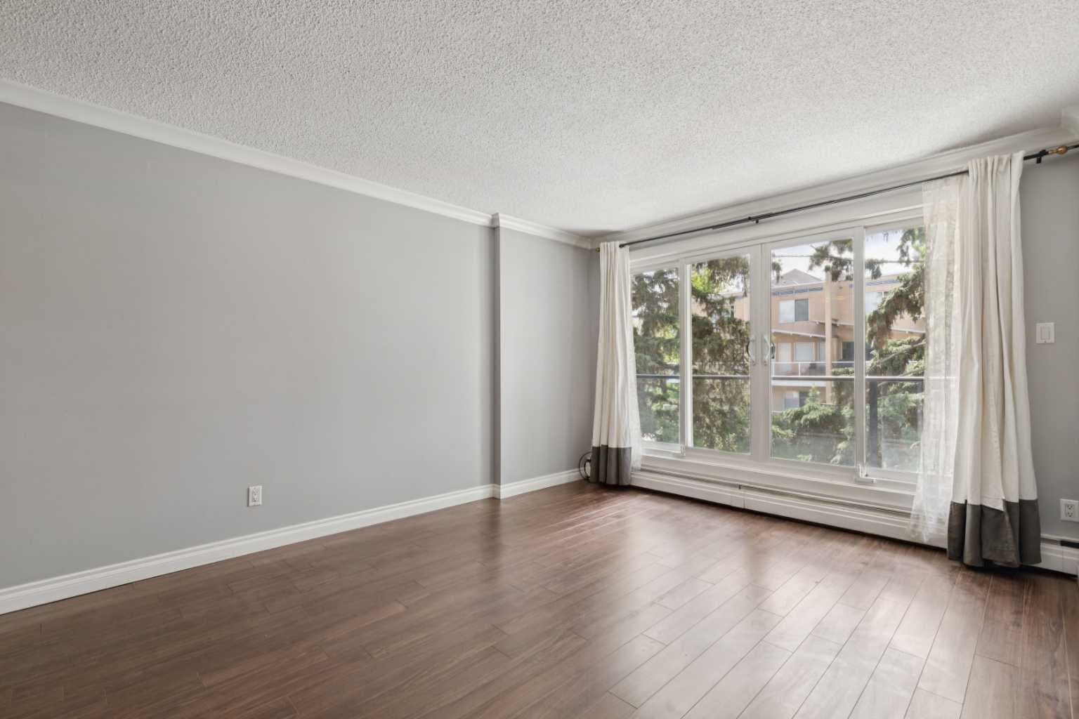 302, 110 24 Avenue SW — photo 2
