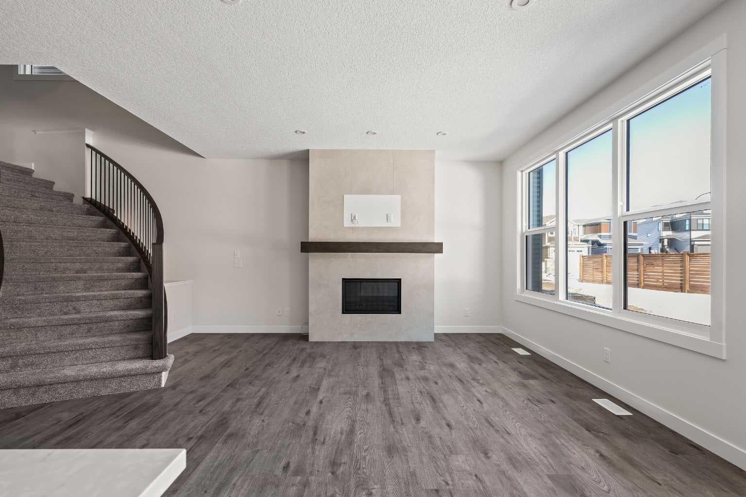 167 Lucas Gardens NW — photo 4