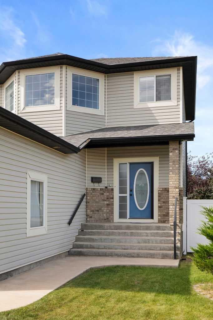 440 Spruce Way SE — photo 2