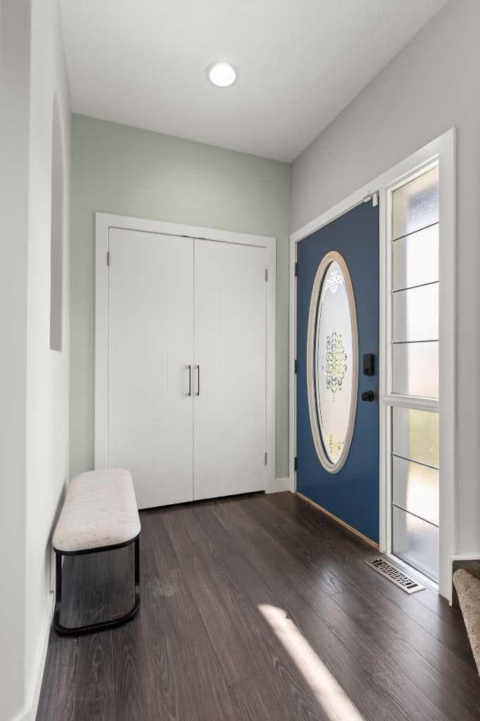 440 Spruce Way SE — photo 3