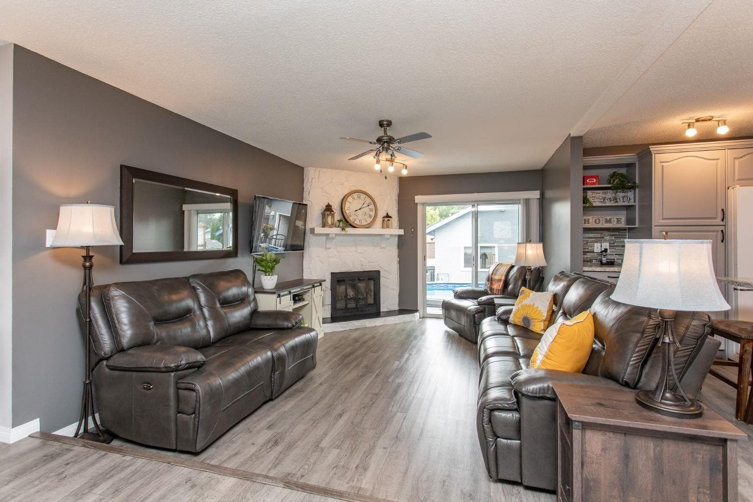 8 Caswell Close — photo 2