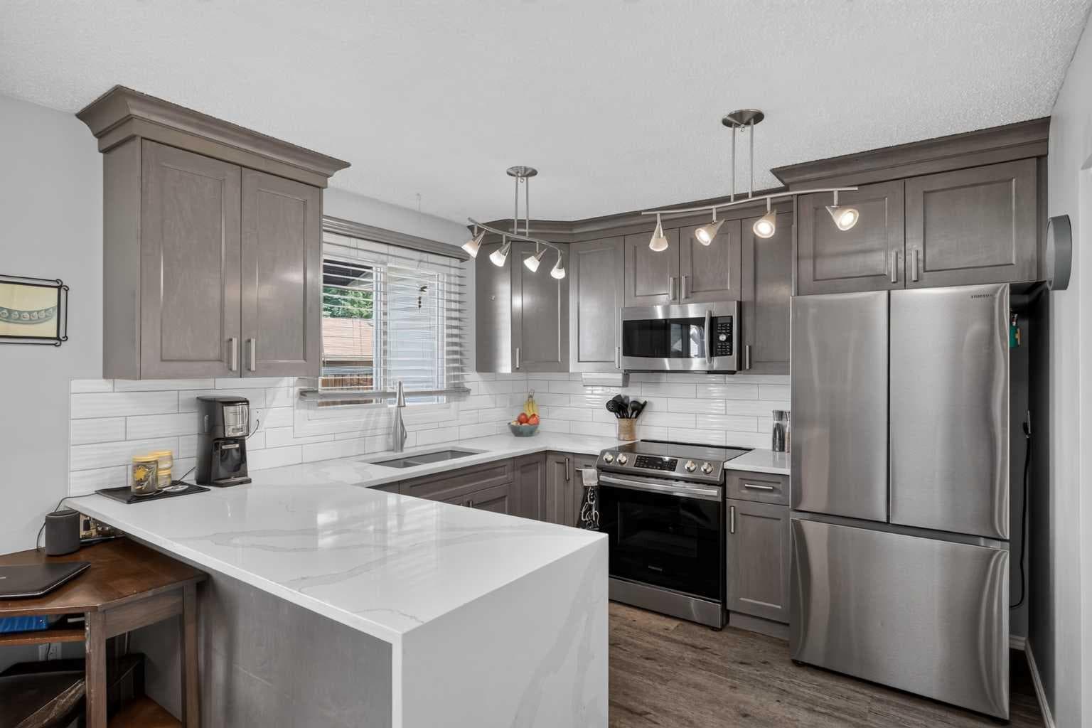 6609 Rundlehorn Drive NE — photo 2