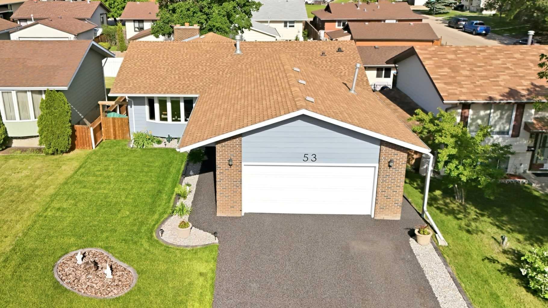 53 Card Crescent — photo 1