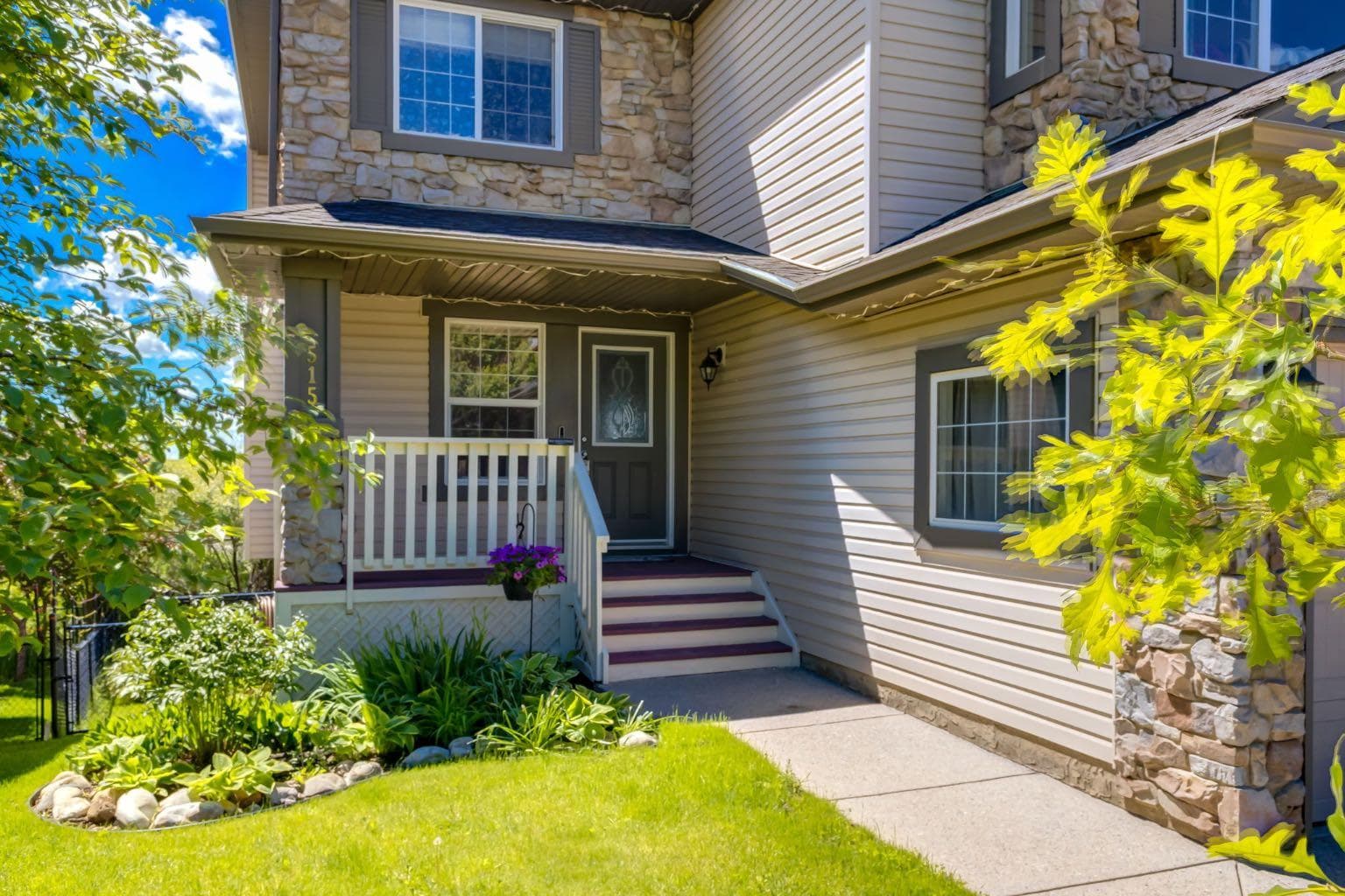 515 Crystal Green Mews — photo 2