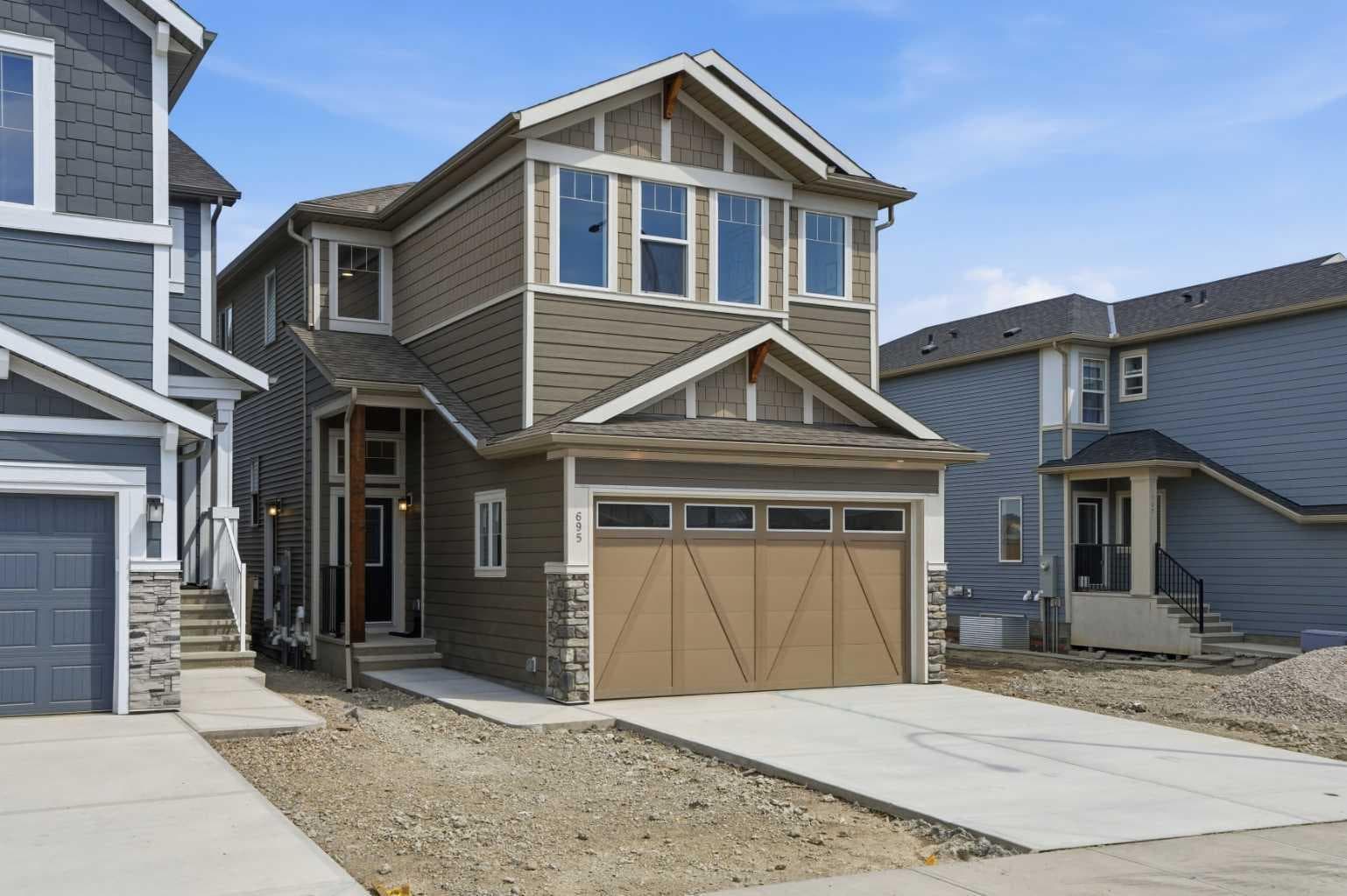695 Buffaloberry Manor SE — photo 2