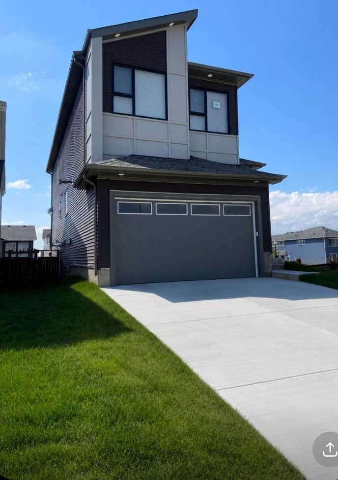 305 lucas Place NW — photo 1