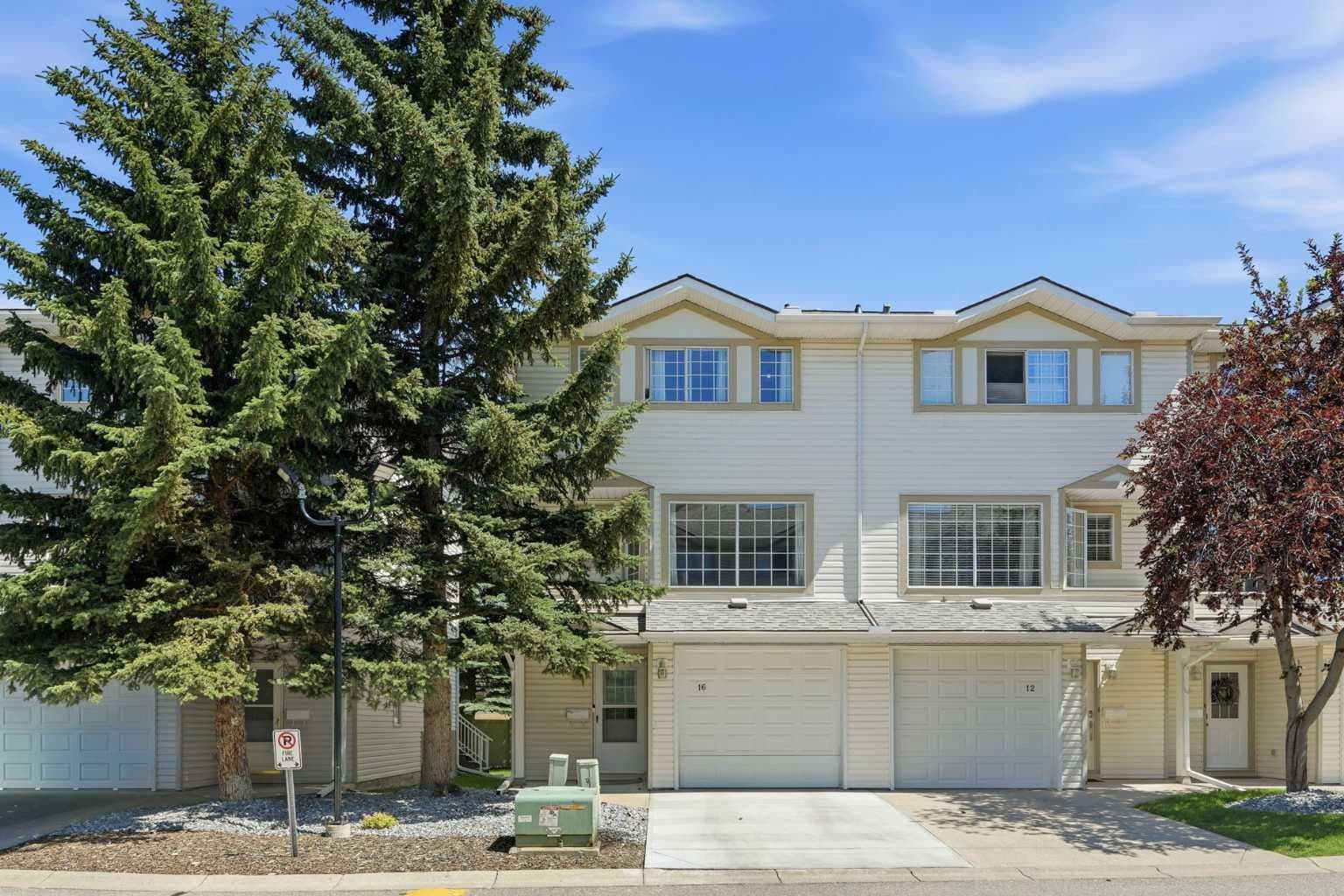 16 Kingsland Court SW — photo 2