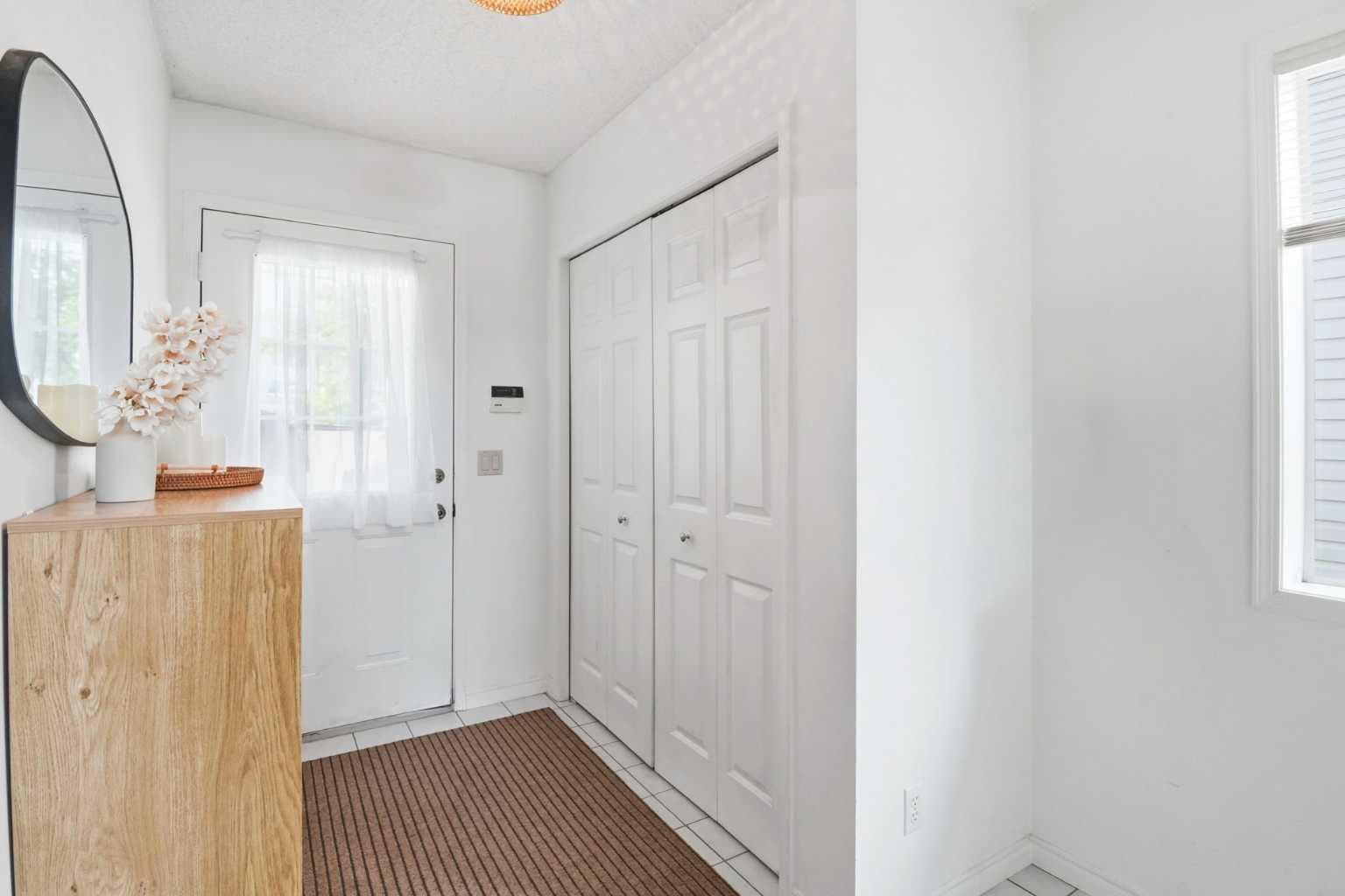 16 Kingsland Court SW — photo 3