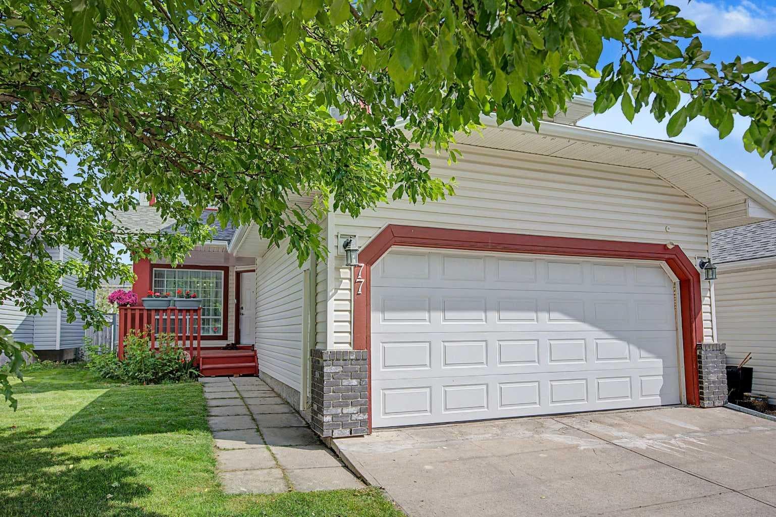 77 Citadel Gardens NW — photo 2