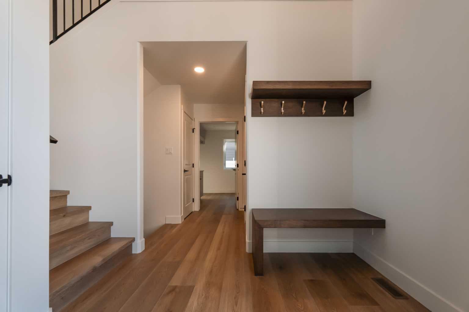 639 Sixmile Crescent S — photo 3