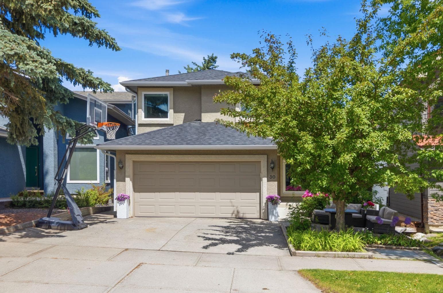 30 Strathcona Road SW — photo 1