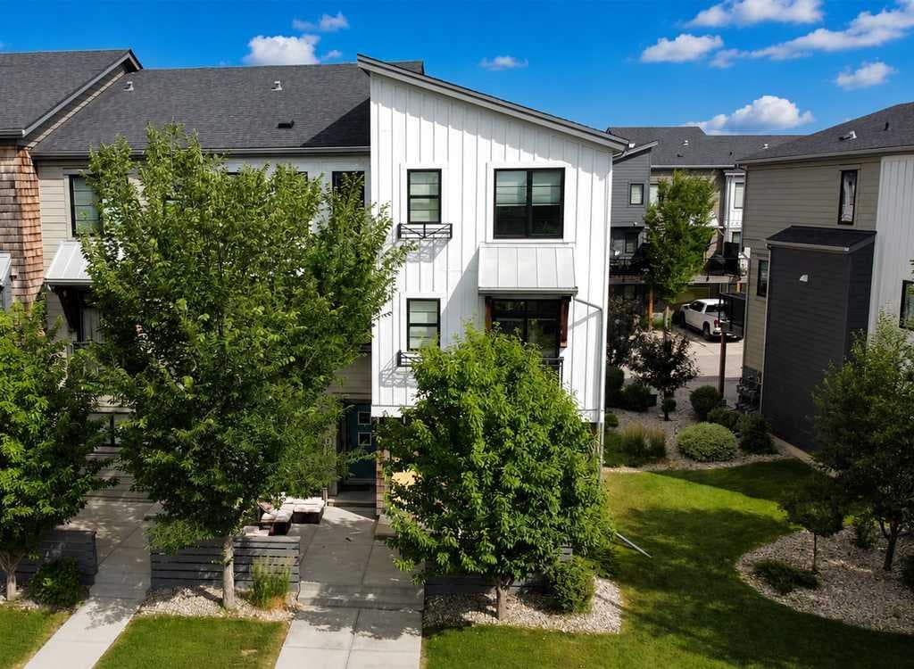 349 Walden Drive SE — photo 2