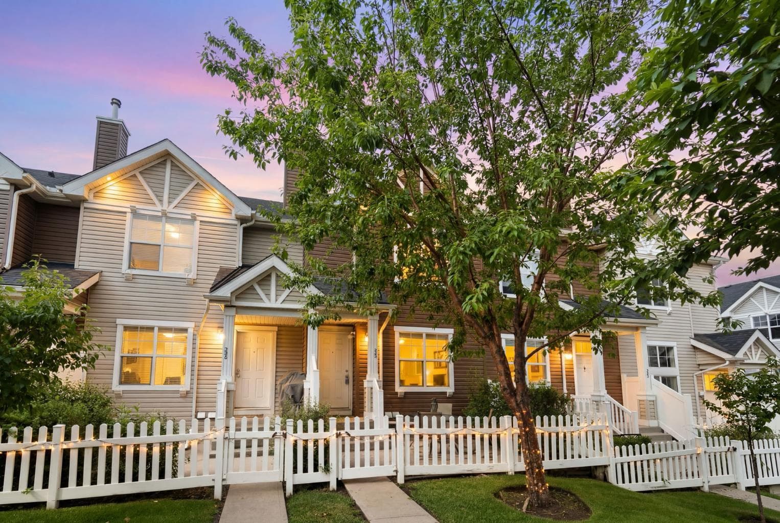 Row/Townhouse in McKenzie Towne