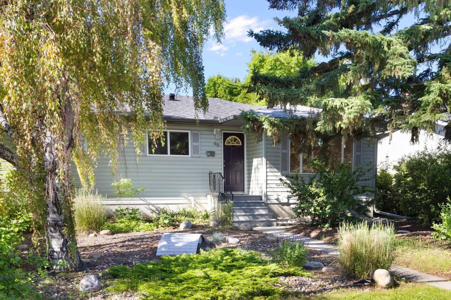 69 Winslow Crescent SW — photo 1