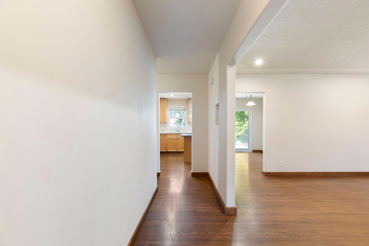 69 Winslow Crescent SW — photo 3