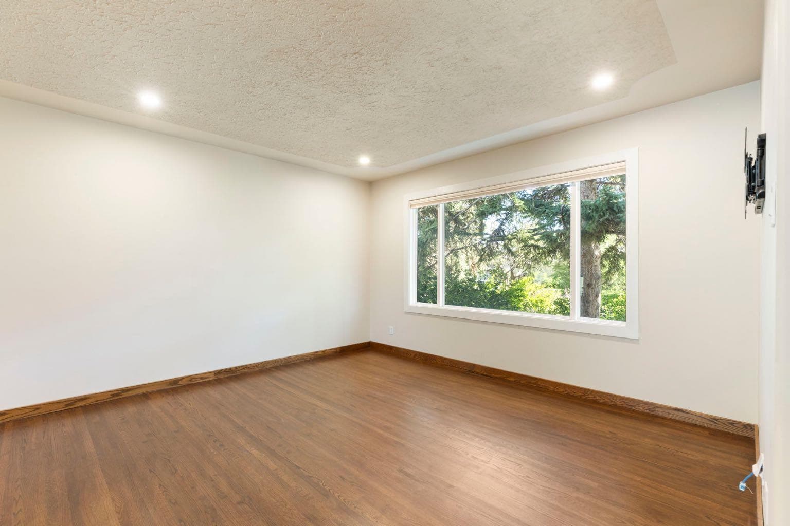 69 Winslow Crescent SW — photo 5
