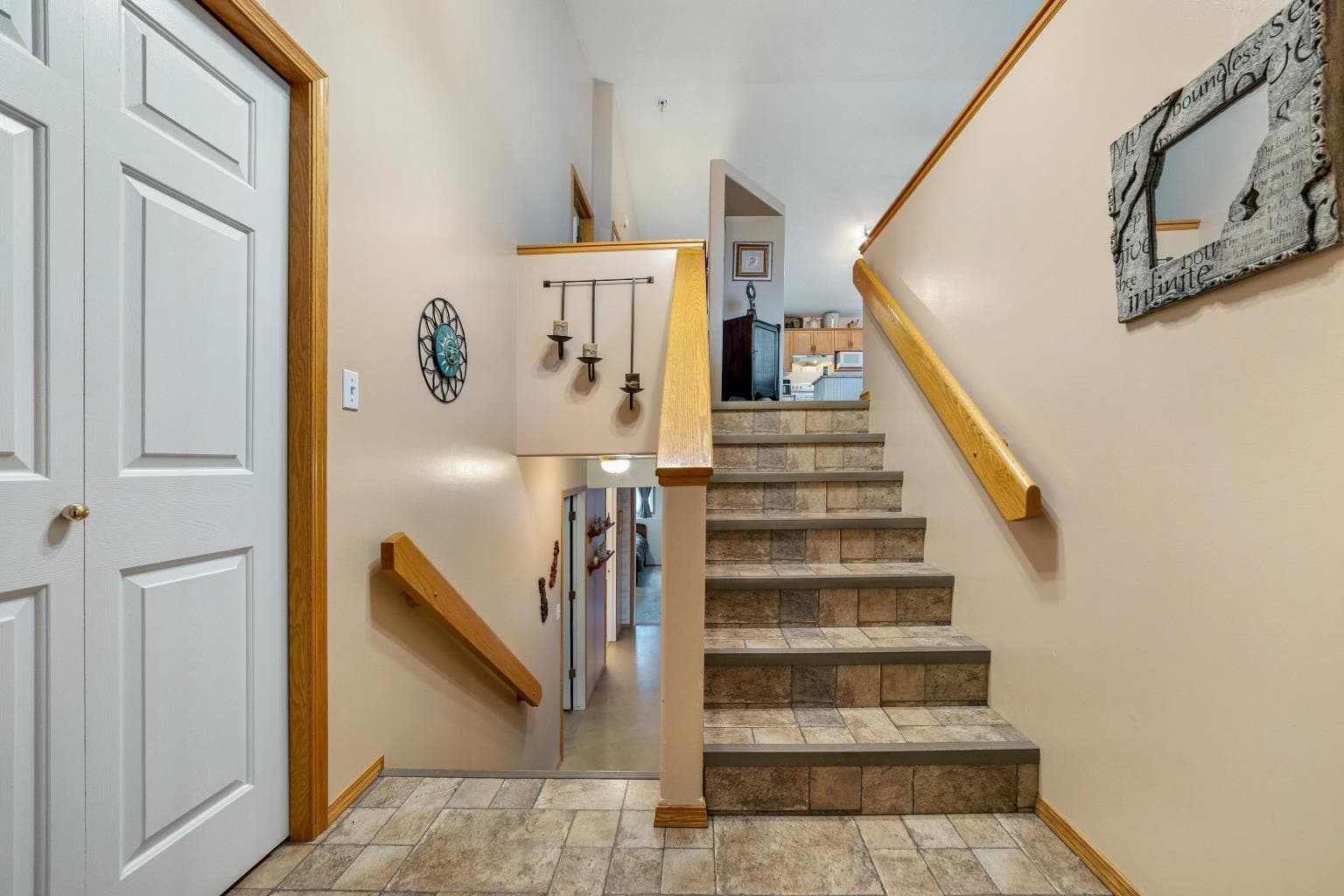 781 Red Crow Boulevard W — photo 3