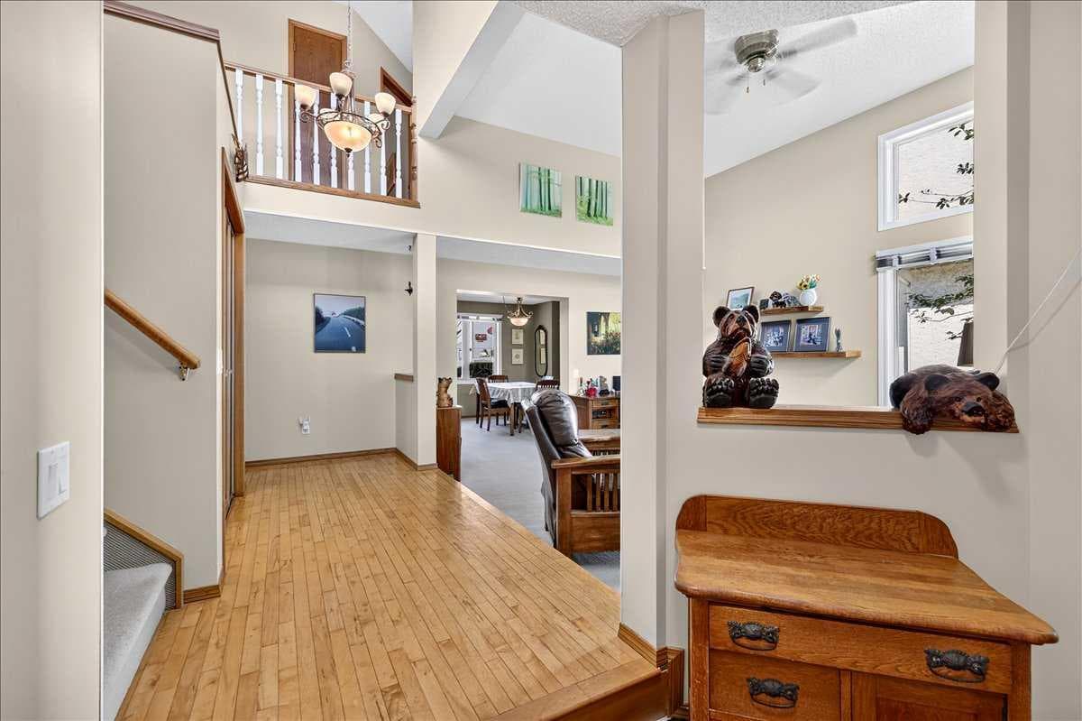 14 Hawkdale Gate NW — photo 4