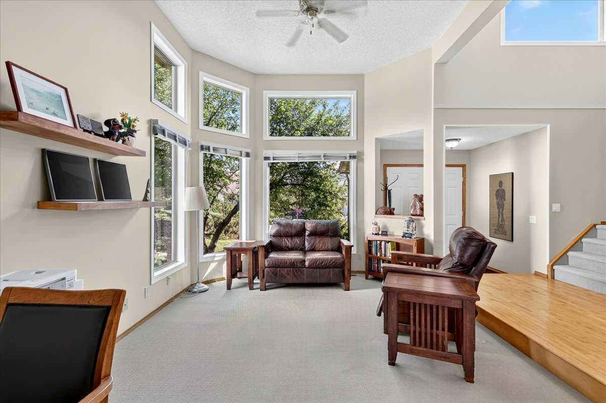 14 Hawkdale Gate NW — photo 5