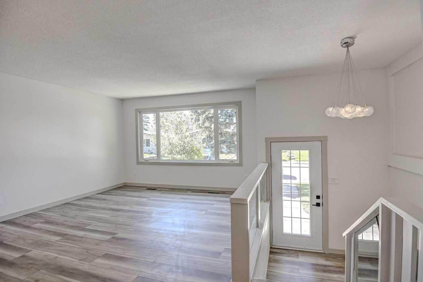 205 Allan Crescent SE — photo 3