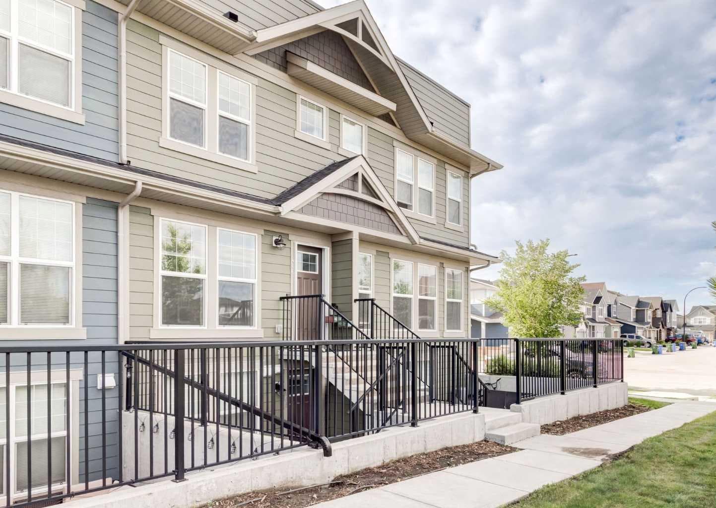 408 Cranbrook Square SE — photo 1