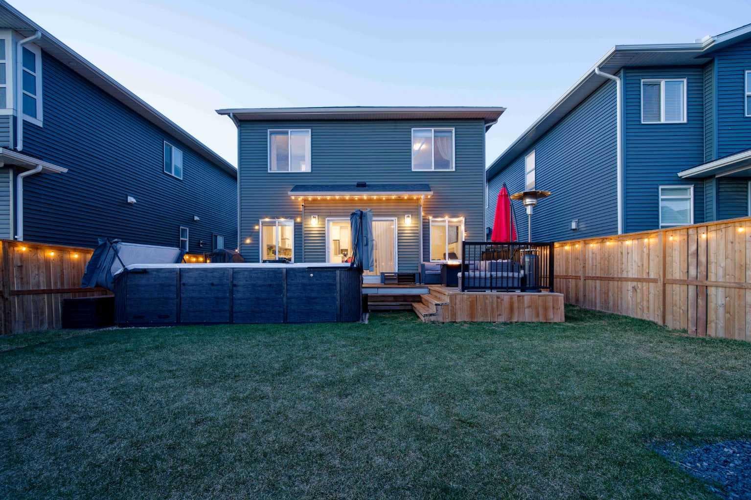 1595 Baywater Street SW — photo 2