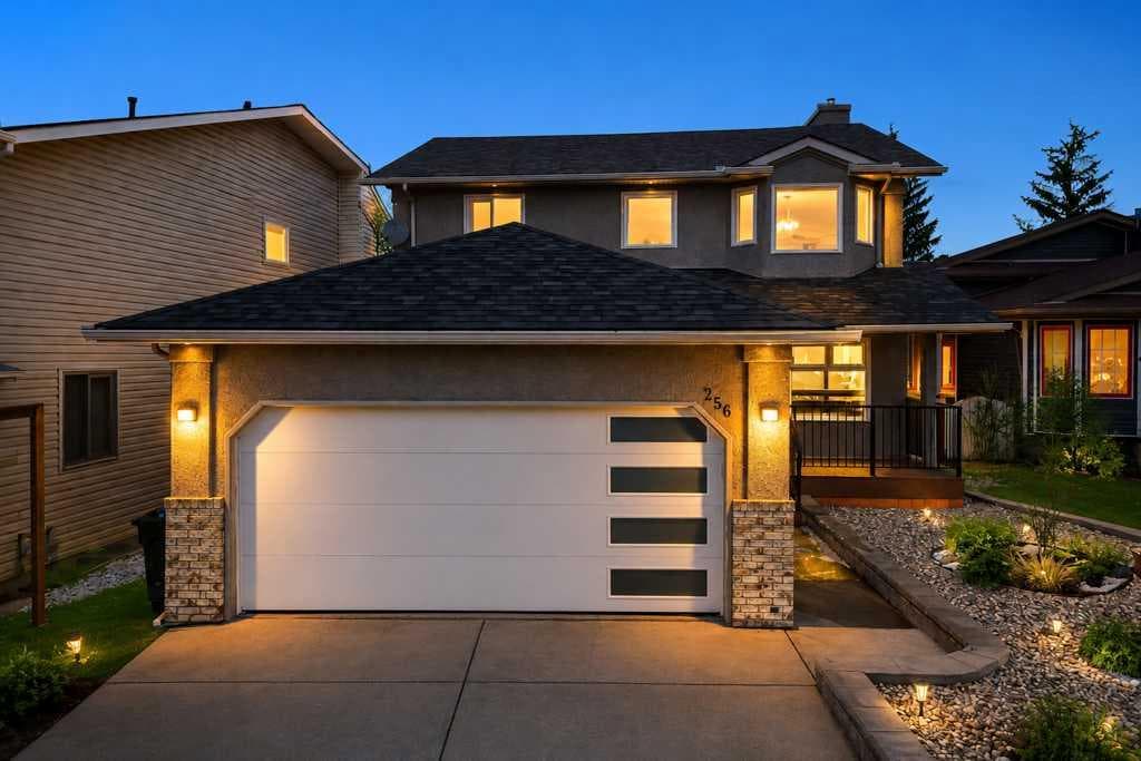 256 Riverside Mews SE — photo 1