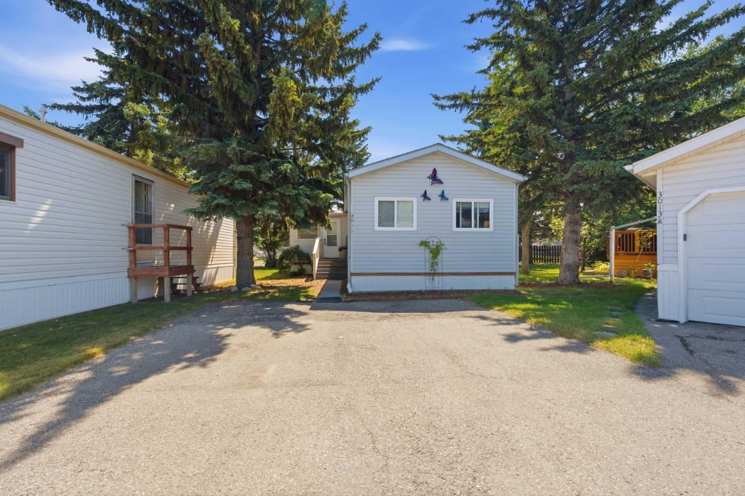 3011 Burroughs Manor NE — photo 1