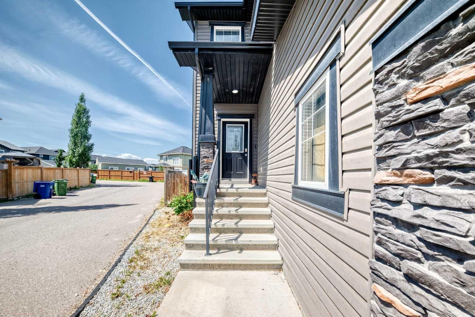 325 Evanspark Gardens NW — photo 3