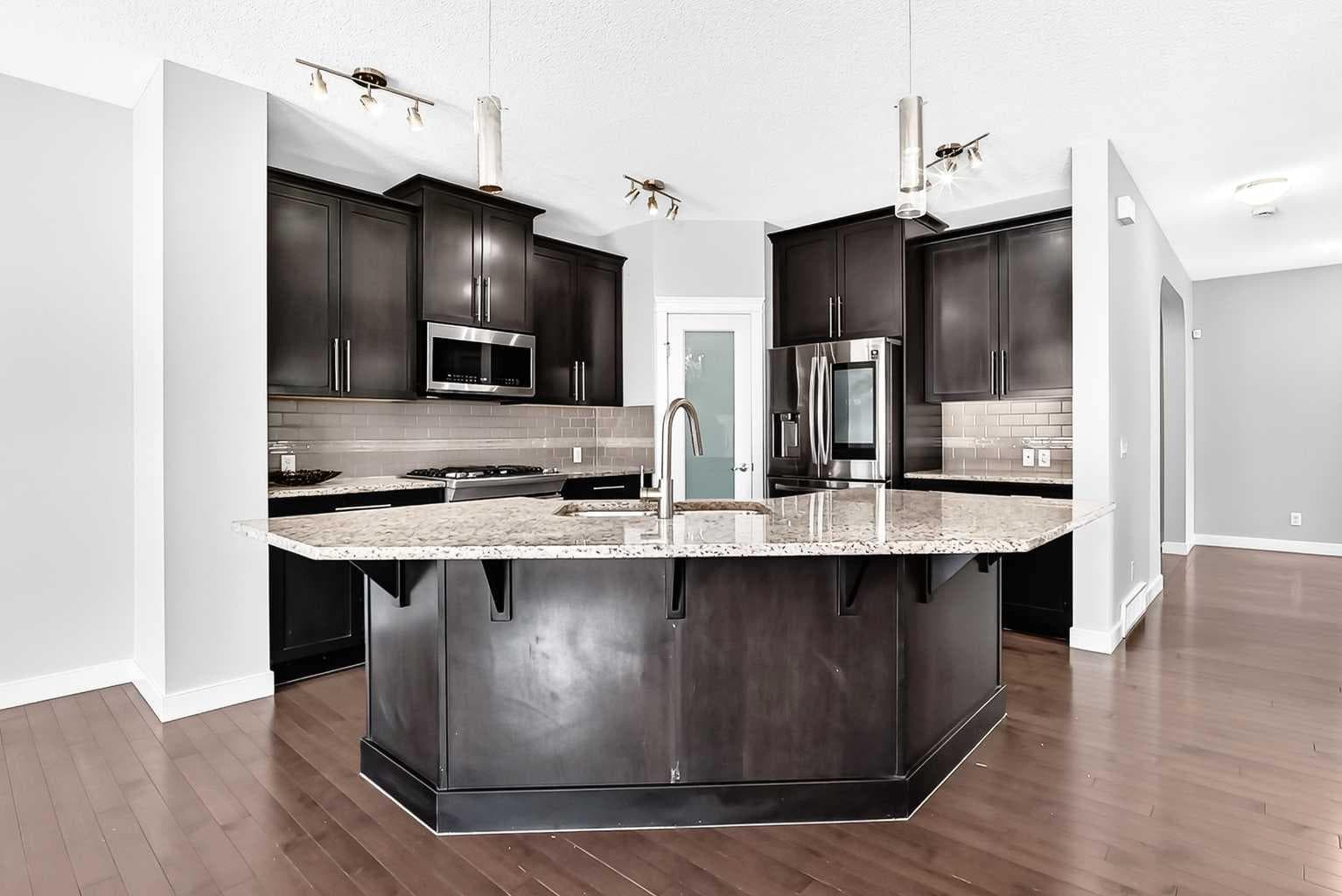 325 Evanspark Gardens NW — photo 5