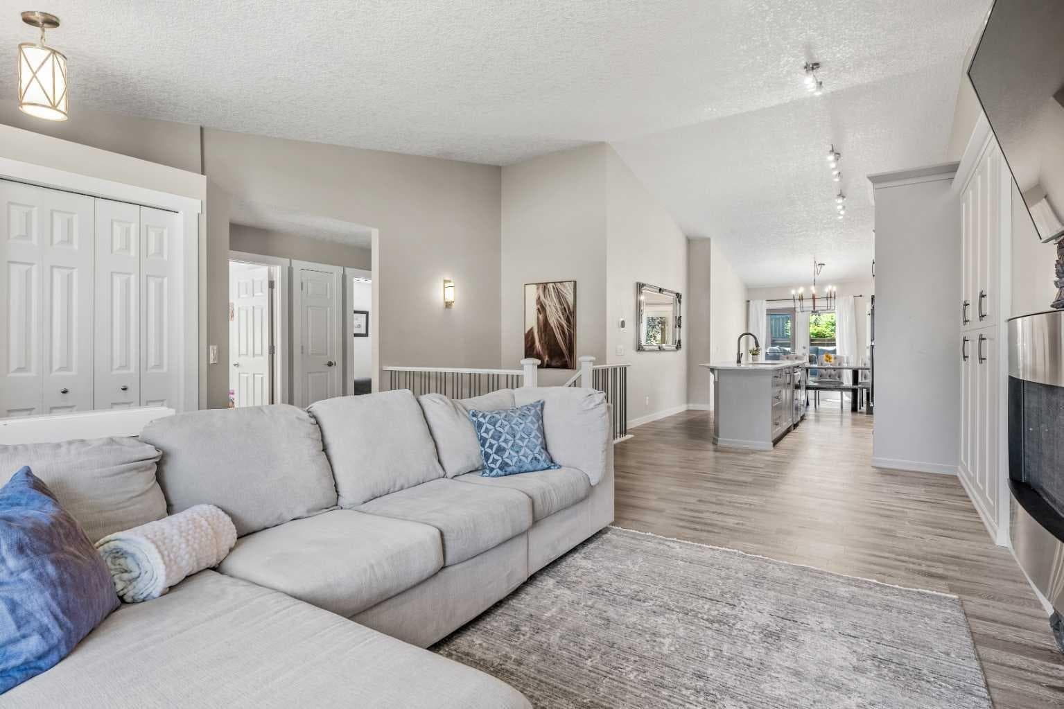 78 Edgevalley Close NW — photo 4