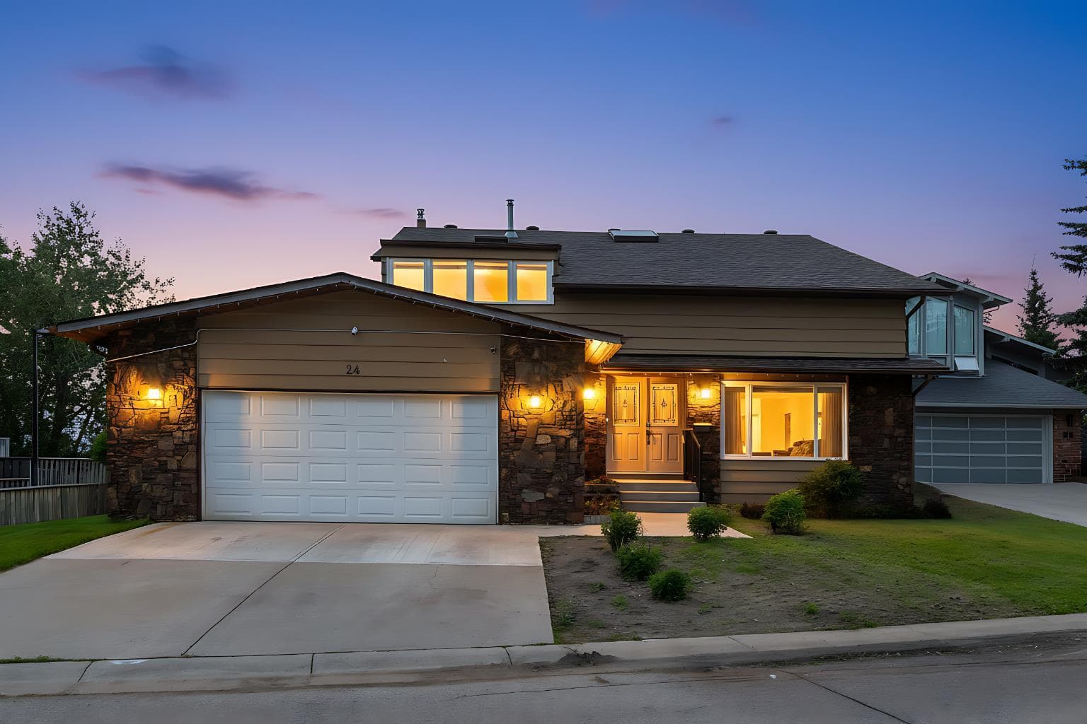 24 Woodgrove Crescent SW — photo 2