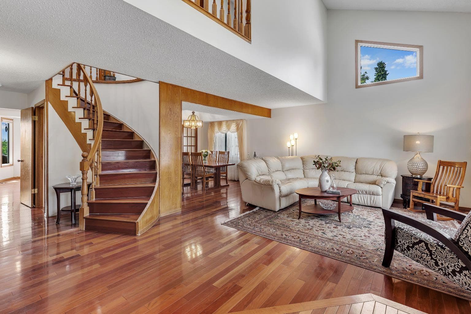 24 Woodgrove Crescent SW — photo 4