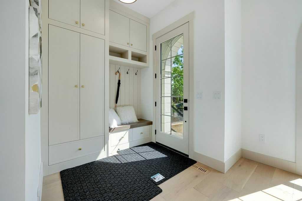 2535 19 Street SW — photo 4