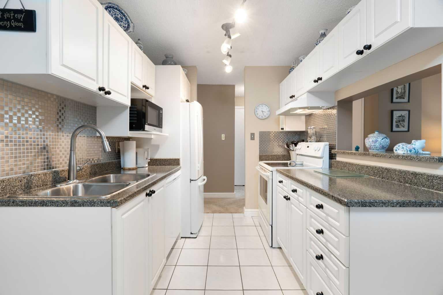 2107, 202 Braeglen Close SW — photo 4