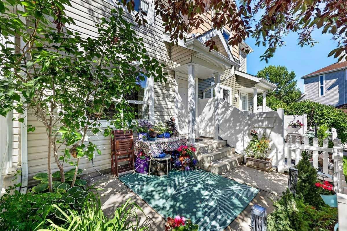 68 Tuscany Court NW — photo 4