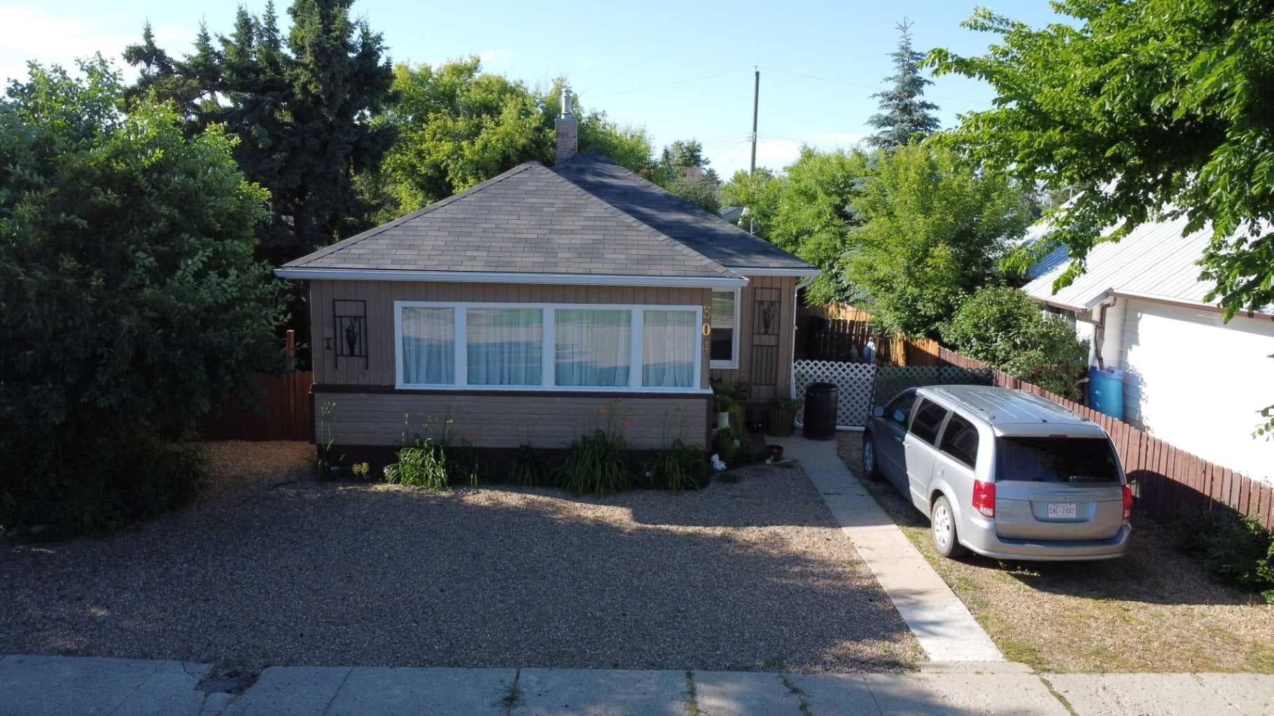304 5 Avenue E — photo 1