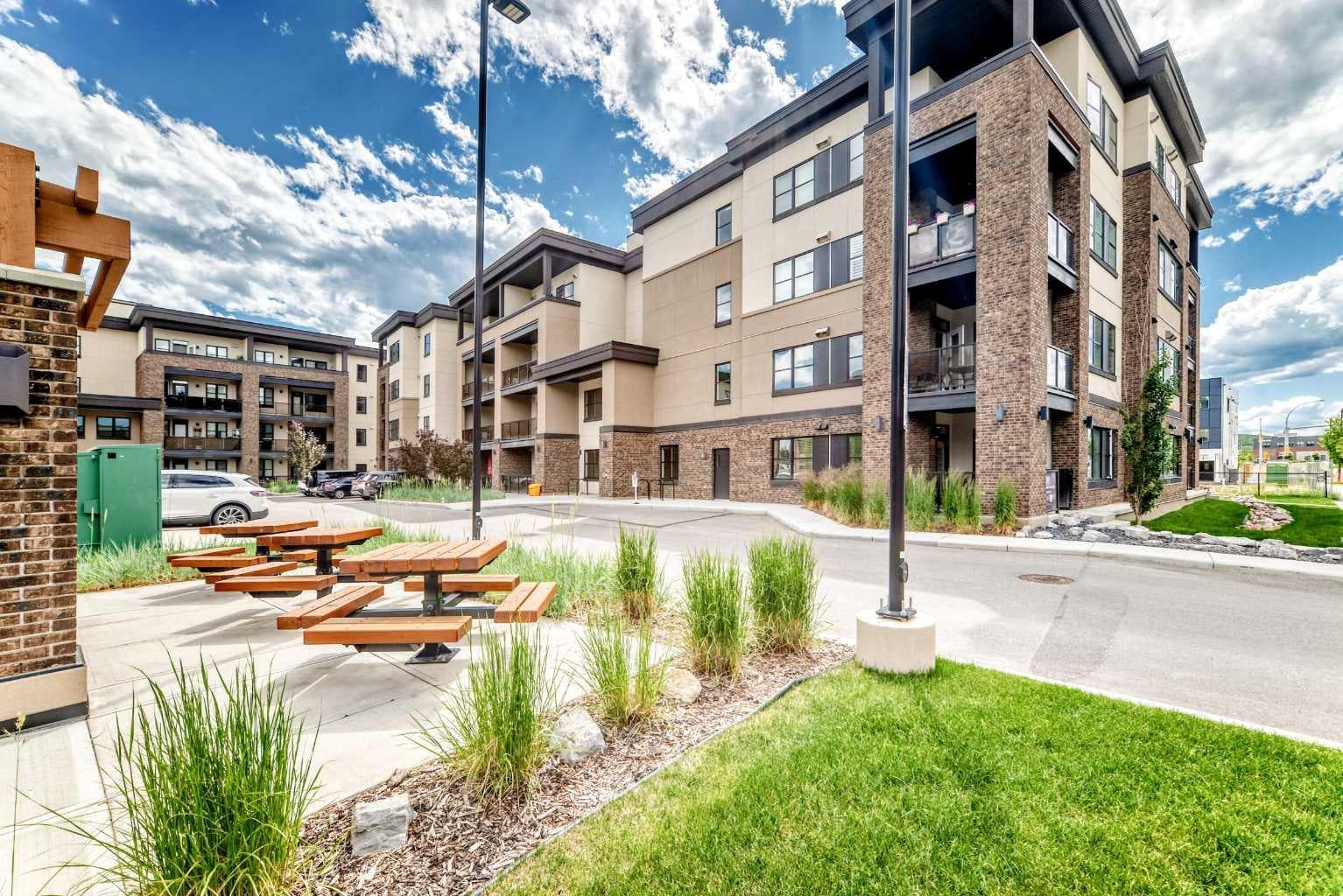 3407, 80 Greenbriar Place NW — photo 1