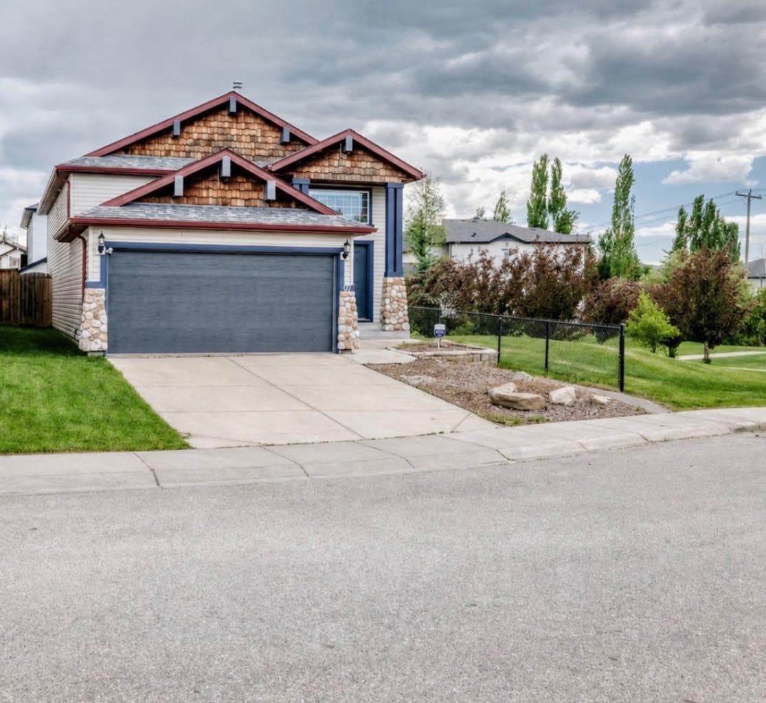 91 Panamount Gardens NW — photo 1