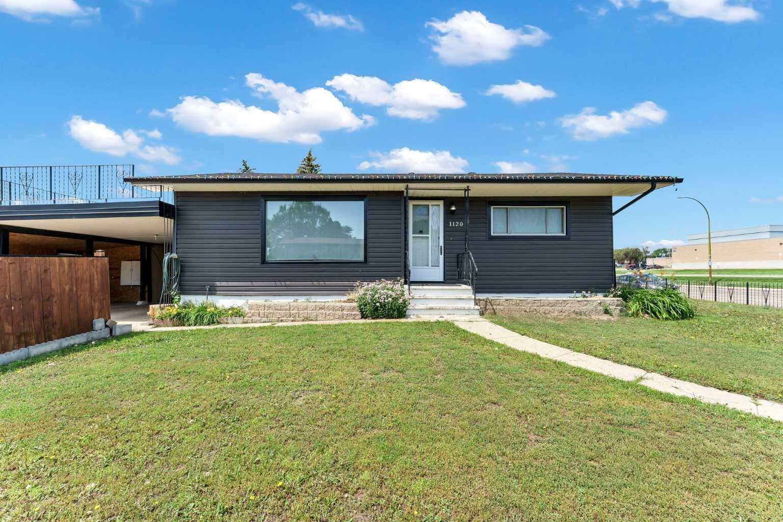1120 1 Avenue NE — photo 1