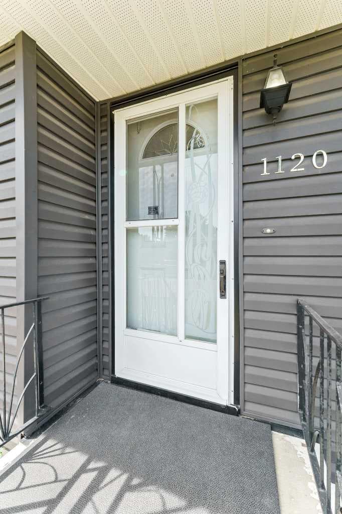 1120 1 Avenue NE — photo 2