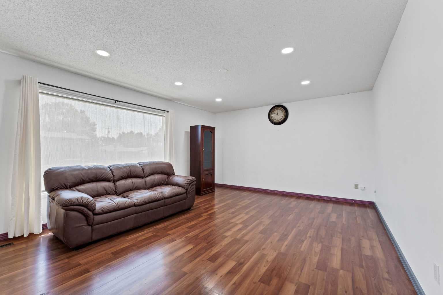 1120 1 Avenue NE — photo 4