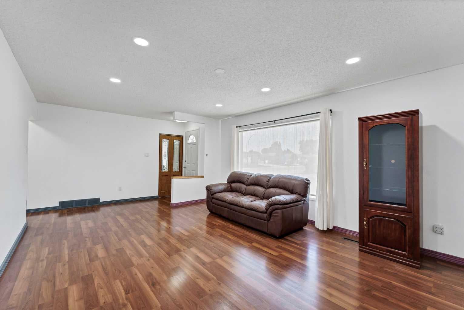 1120 1 Avenue NE — photo 5