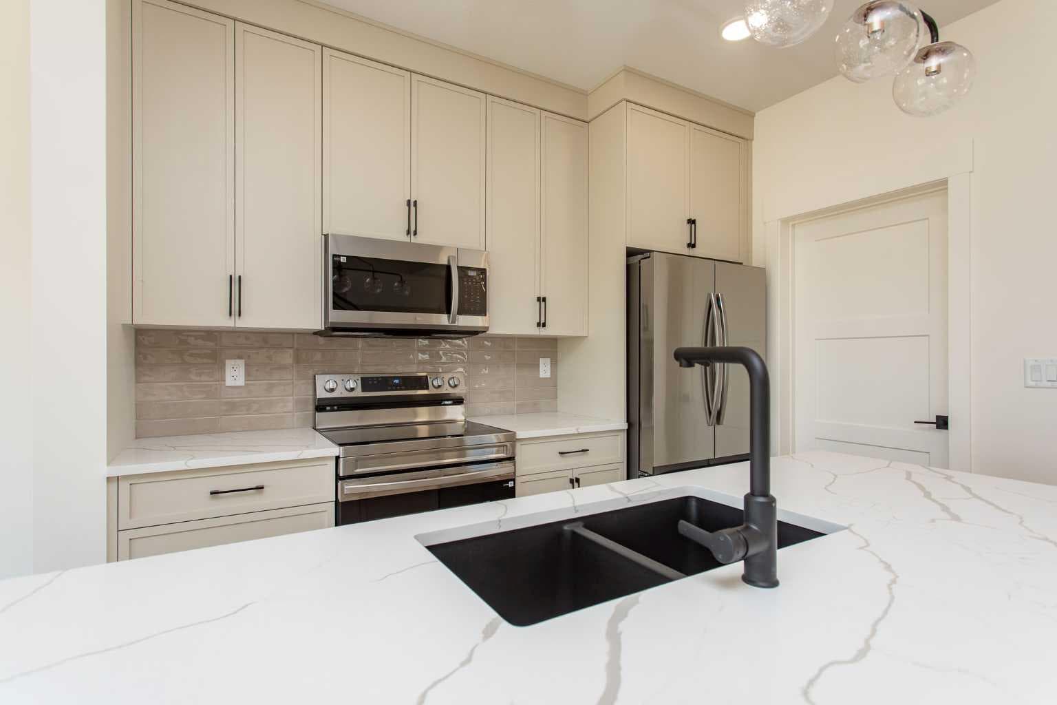 60 Emmett Crescent — photo 4