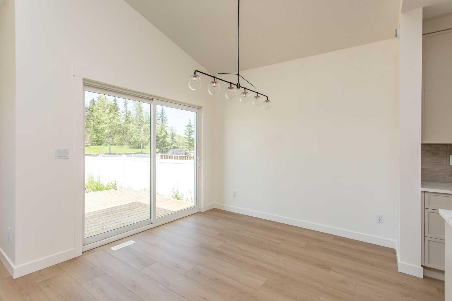 60 Emmett Crescent — photo 5