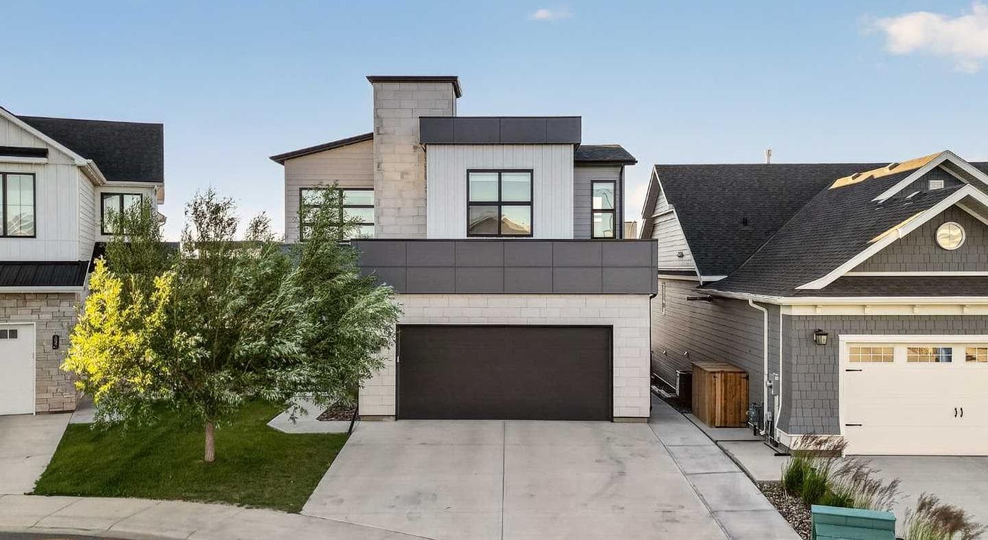 1039 Caledonia Place W — photo 1