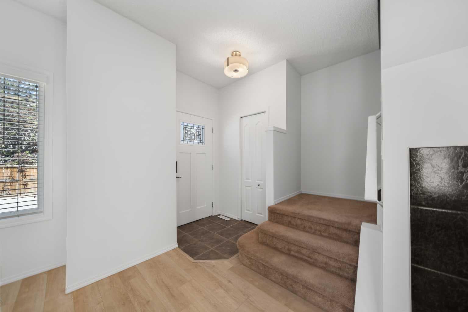 301 Strathaven Mews — photo 2