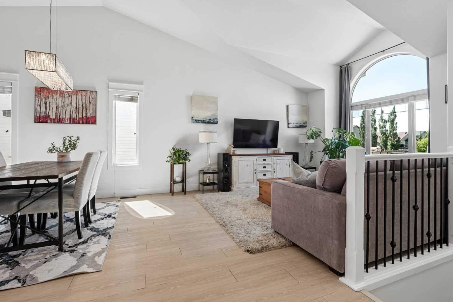 27 Firelight Way W — photo 3